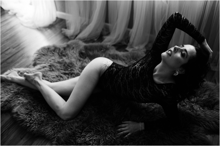 Black and white boudoir photos