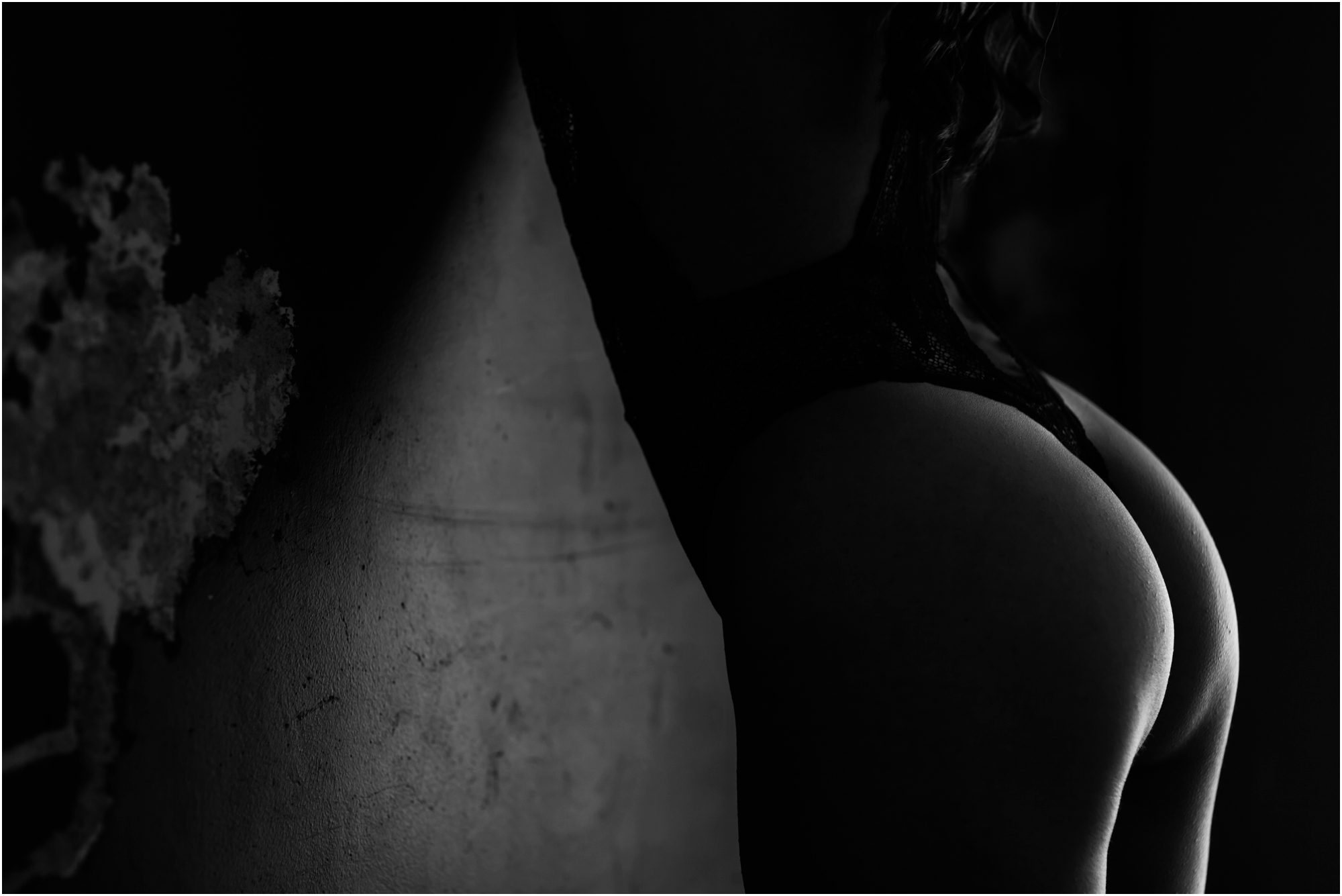 Black and white boudoir photos