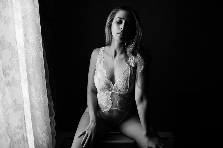 https://ashleykidderboudoir.com/wp-content/uploads/2021/09/09-1774-post/Best-denver-boudoir-photographers-13(pp_w768_h511).jpg