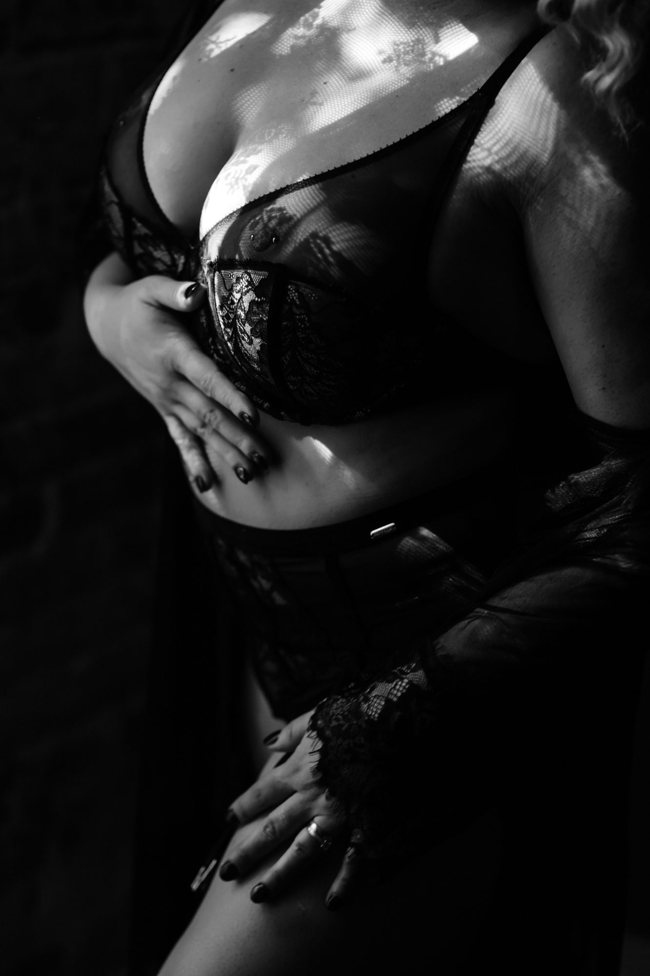 Black and white boudoir photos