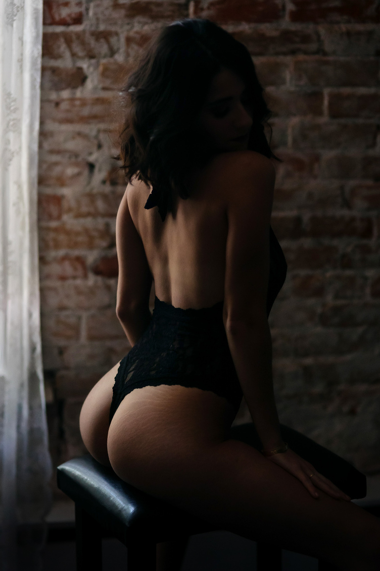 Denver boudoir client booty and back photo