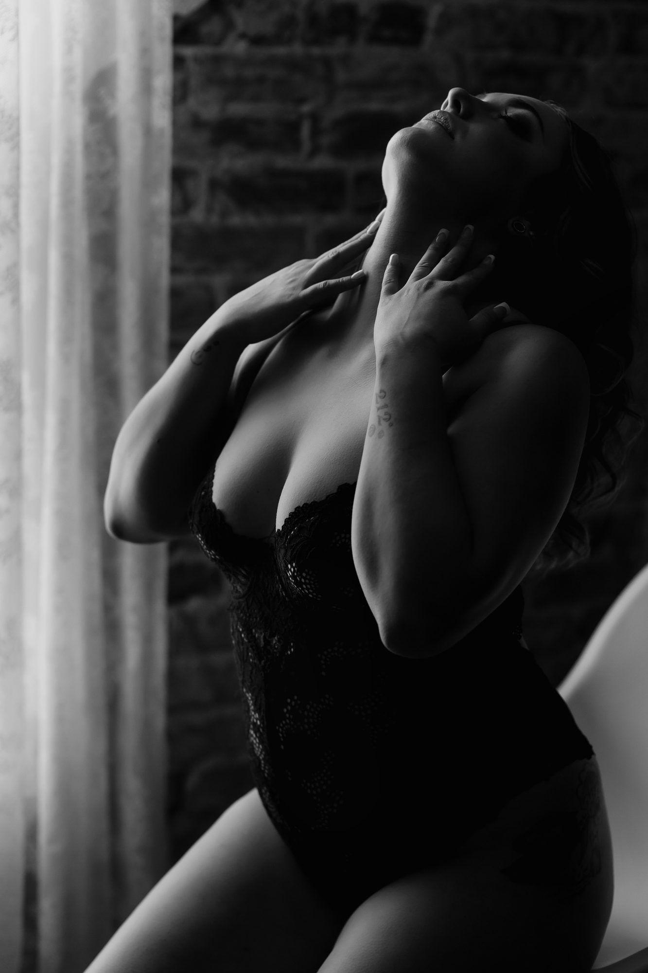 Denver boudoir photo client posing for boudoir session