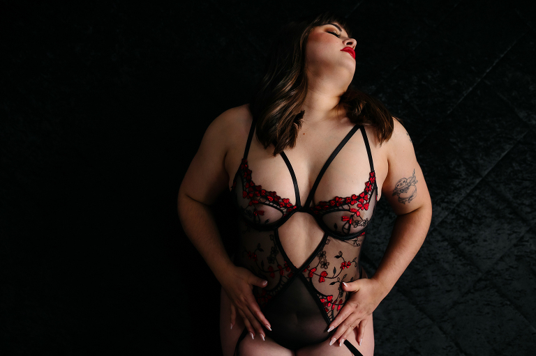 https://ashleykidderboudoir.com/wp-content/uploads/2024/08/15-2870-post/Boudoir-Denver-20(pp_w768_h511).jpg