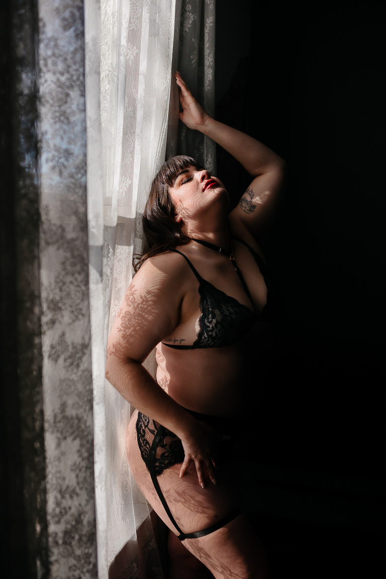 https://ashleykidderboudoir.com/wp-content/uploads/2024/08/15-2870-post/Boudoir-Denver-5(pp_w768_h1152).jpg