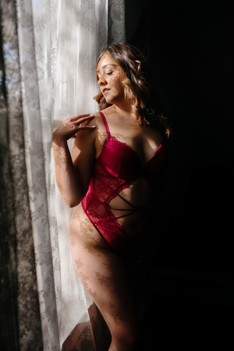 Denver boudoir client posing for boudoir shoot